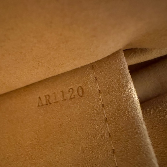 LV Etoile City Pm - Picture 10 of 11